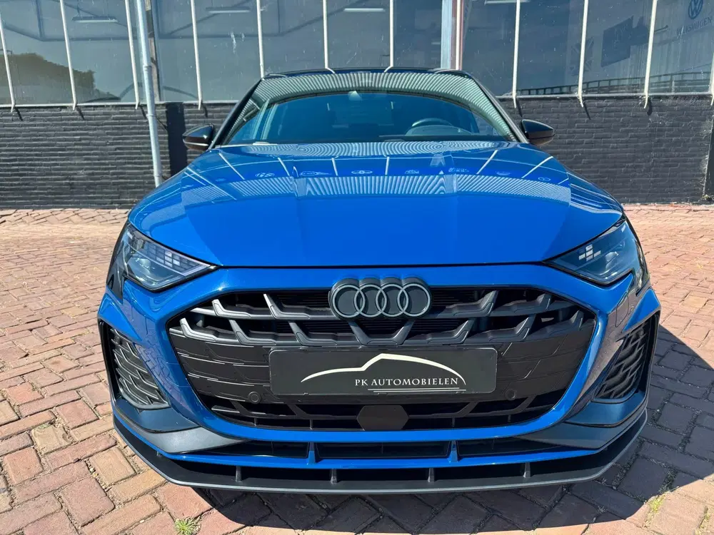 Audi A3 35 TFSI S-Line Black Edition uit 2024, foto 2