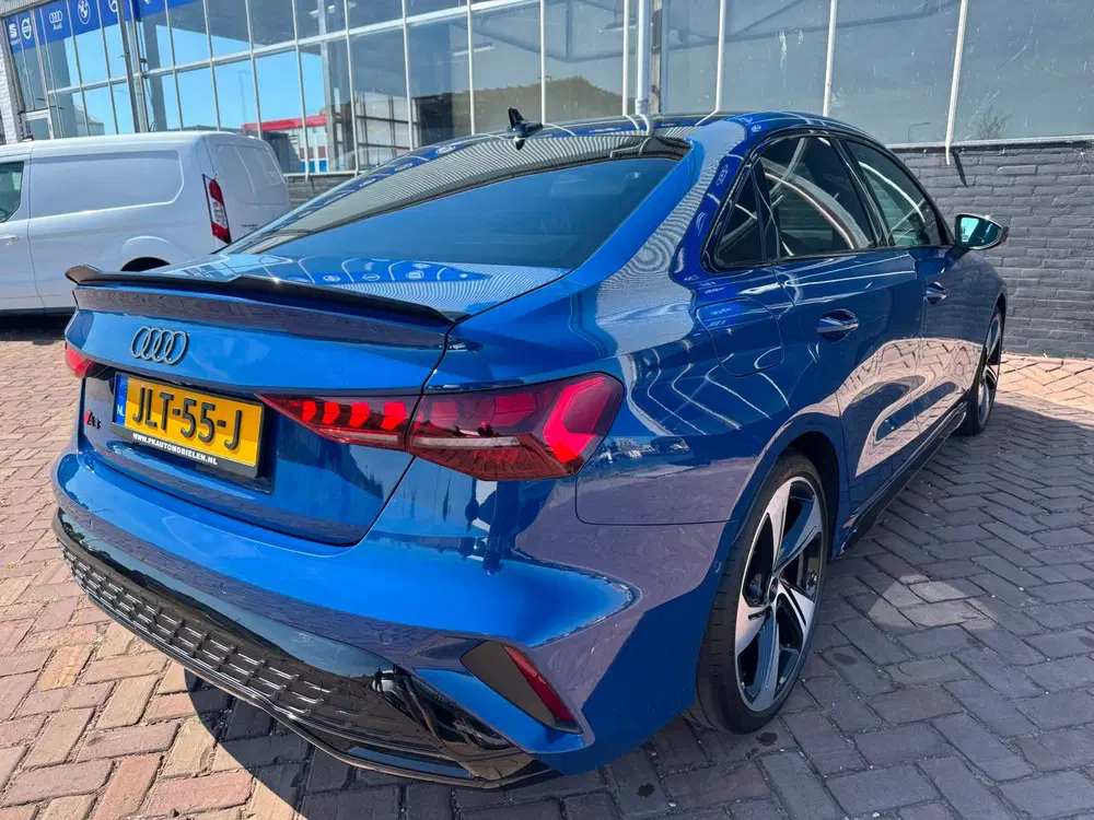 Audi A3 35 TFSI S-Line Black Edition uit 2024, foto 4