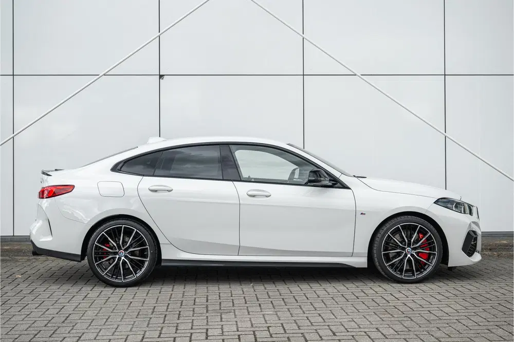 BMW 2-serie Coupé 220i Executive M Sport uit 2022, foto 13
