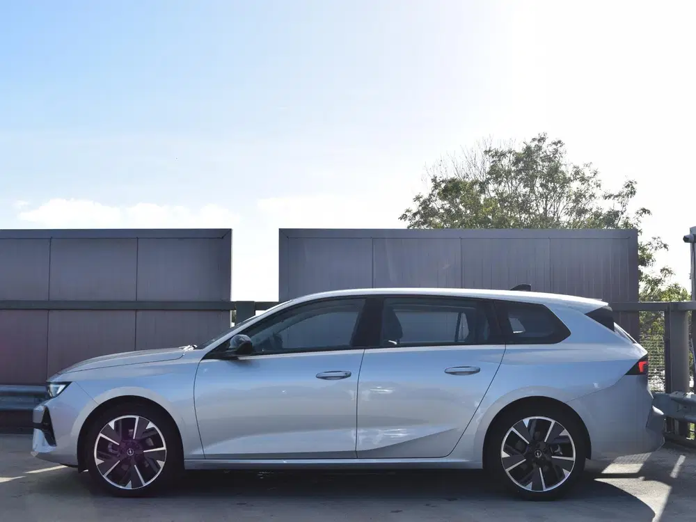 Opel Astra 54 kWh Business Edition uit 2025, foto 2
