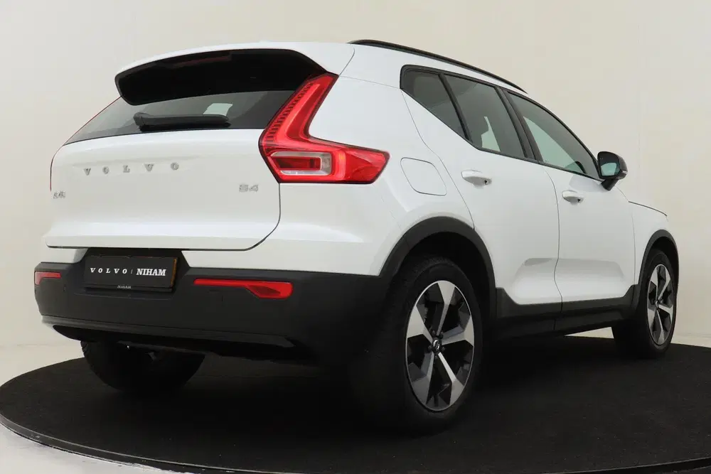 Volvo XC40 B4 (M-HYBRID) PLUS DARK -HARMAN uit 2025, foto 3