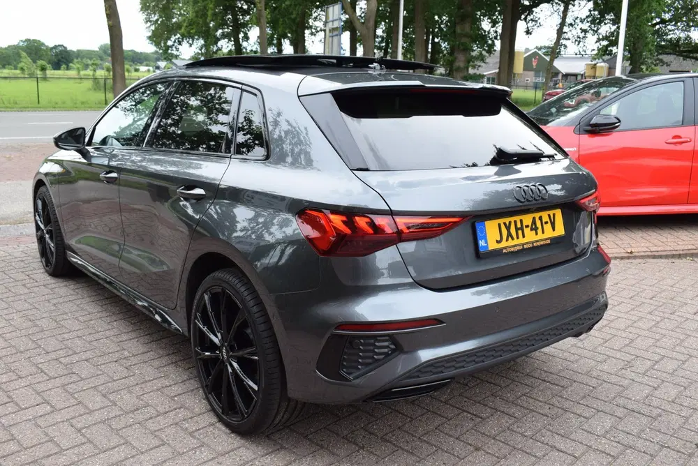 Audi A3 45 TFSI e S-LINE uit 2021, foto 3