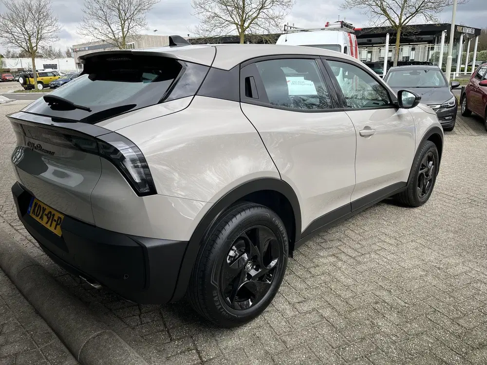 Alfa Romeo Junior 1.2 Turbo Hybrid Ibrida uit 2025, foto 4