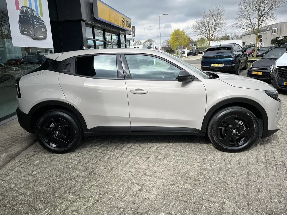 Alfa Romeo Junior 1.2 Turbo Hybrid Ibrida uit 2025, foto 5