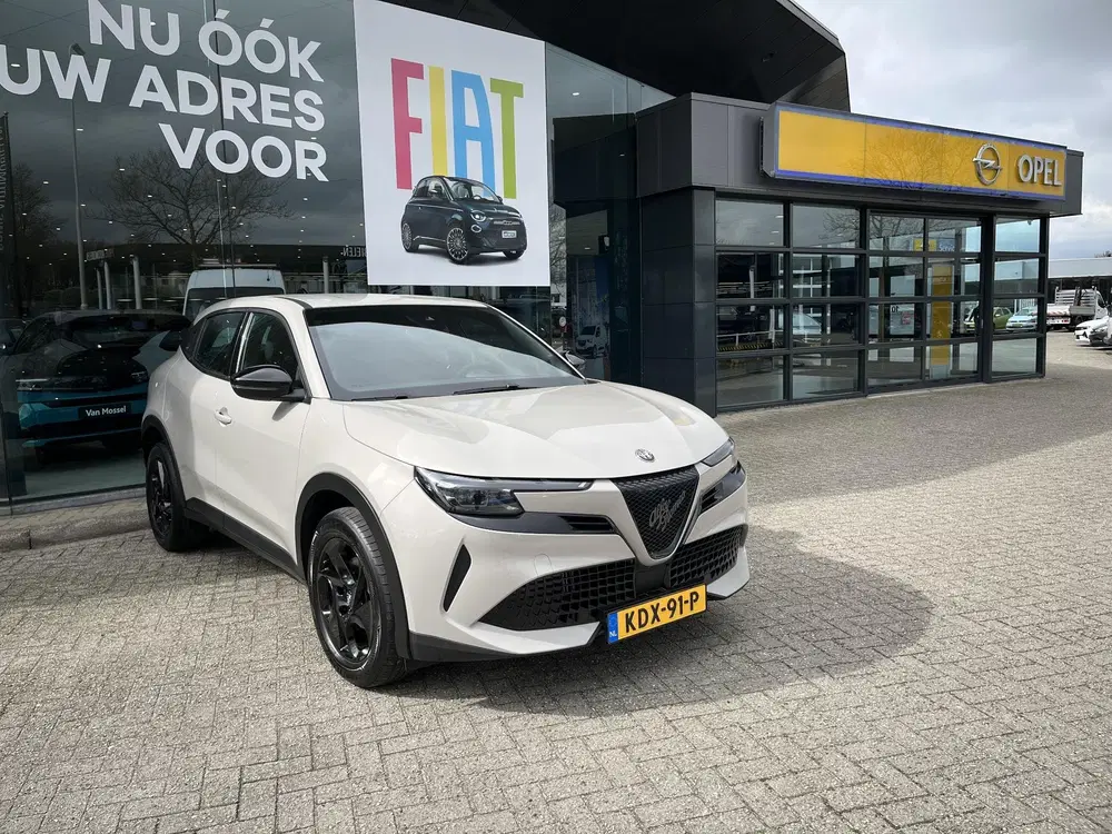 Alfa Romeo Junior 1.2 Turbo Hybrid Ibrida uit 2025, foto 6
