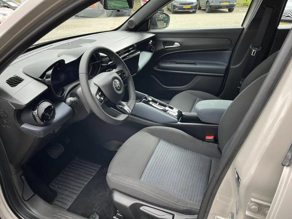 Alfa Romeo Junior 1.2 Turbo Hybrid Ibrida uit 2025, foto 8