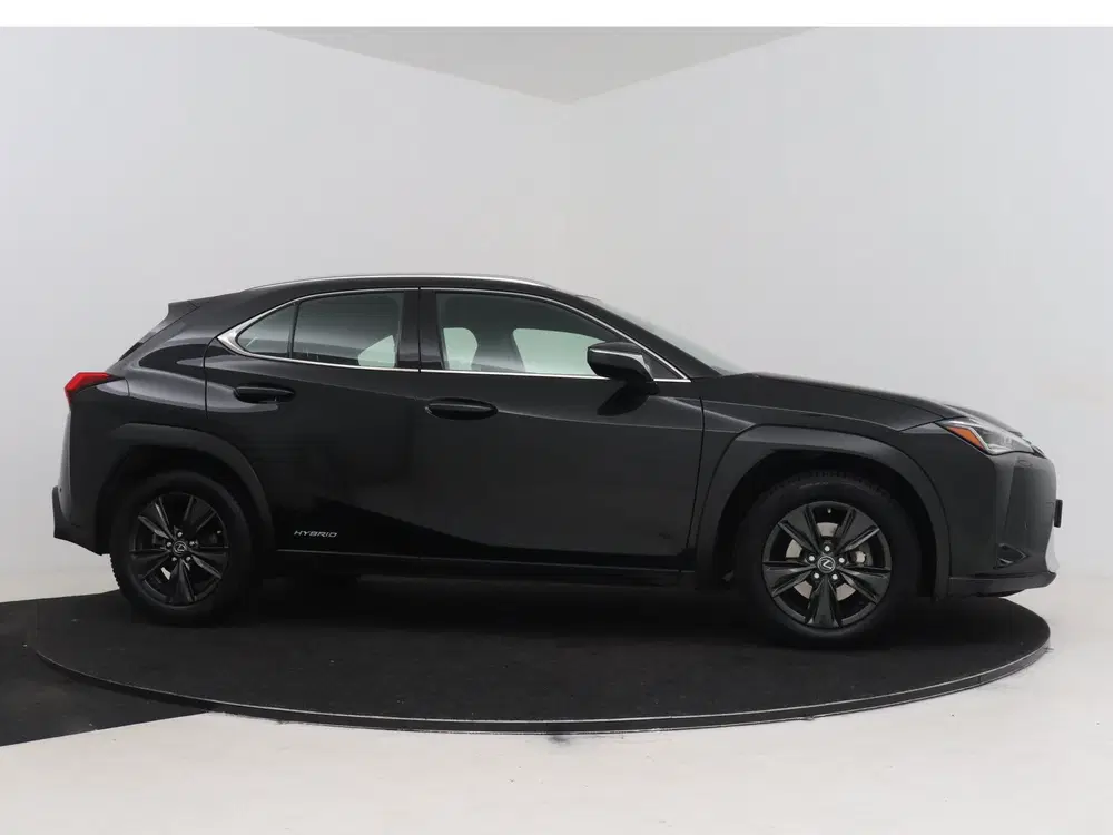 Lexus UX 250h uit 2020, foto 10