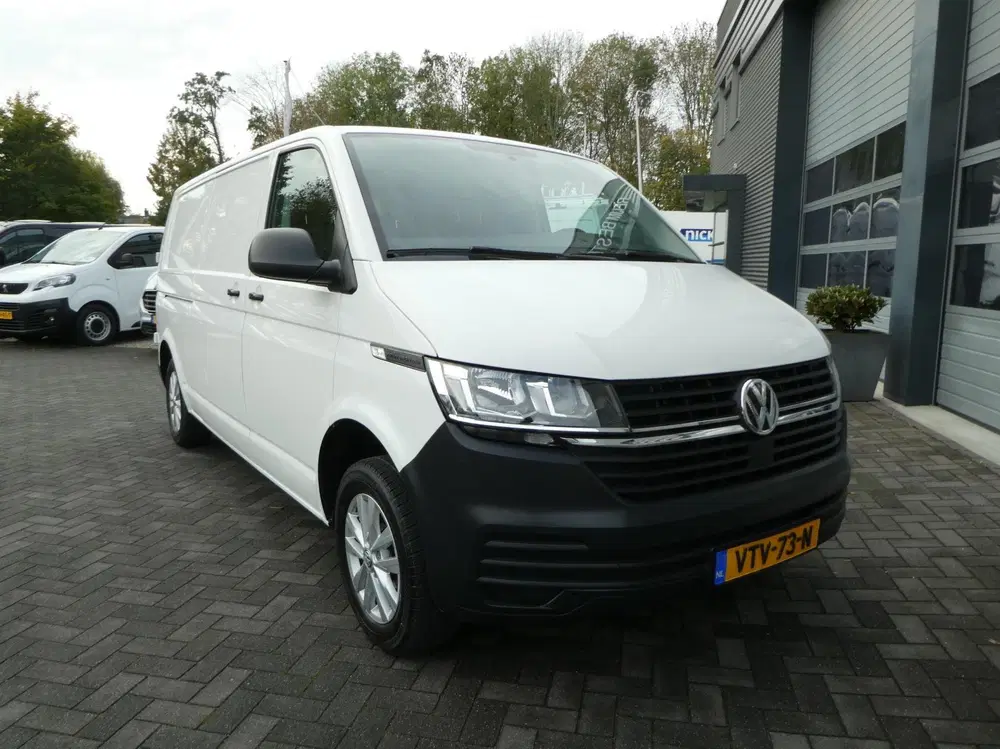 Volkswagen Transporter 2.0 TDI L2H1 150 pk automaat uit 2023, foto 13