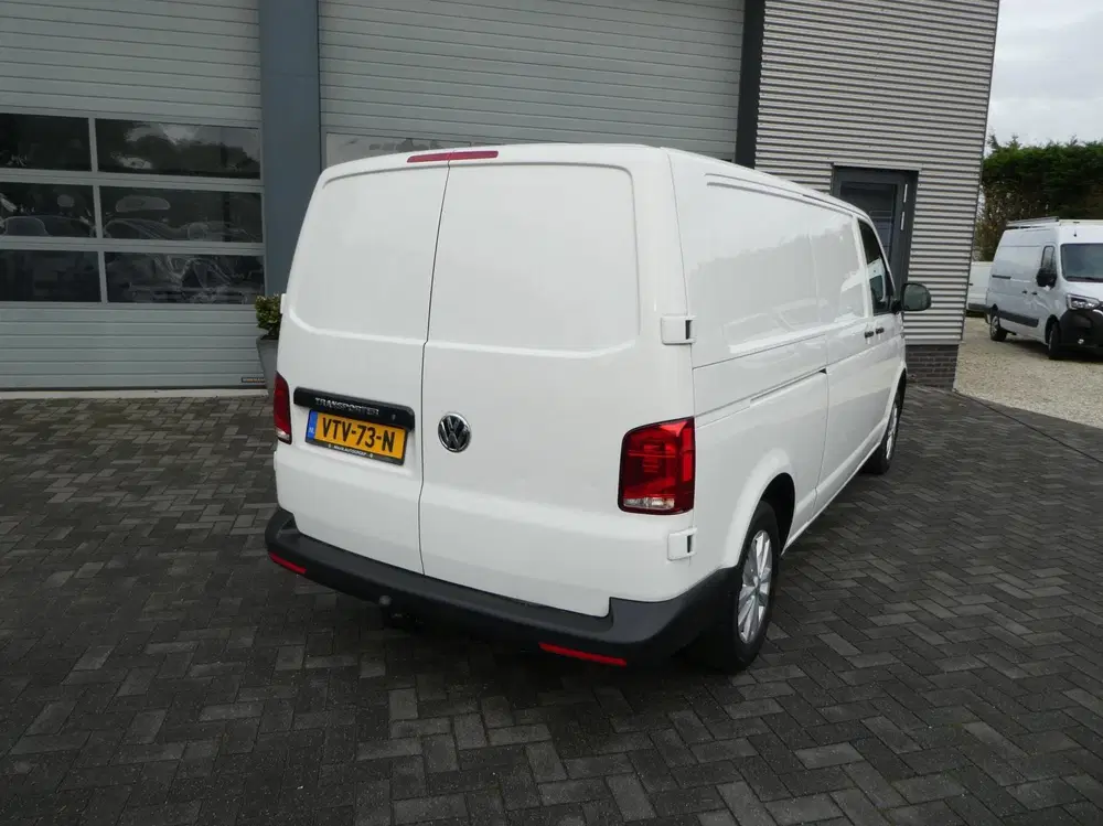 Volkswagen Transporter 2.0 TDI L2H1 150 pk automaat uit 2023, foto 4
