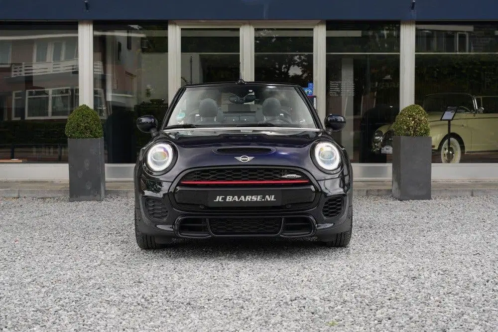 Mini Cabrio 2.0 JCW CHILI uit 2020, foto 2
