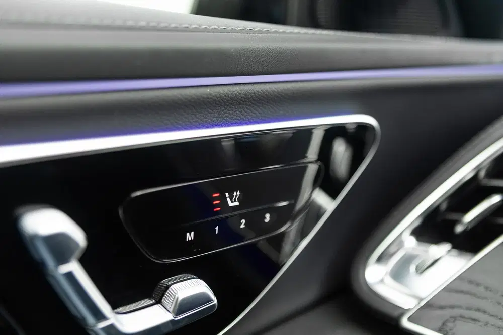 Mercedes-Benz E-Klasse 200 AMG Line uit 2025, foto 15