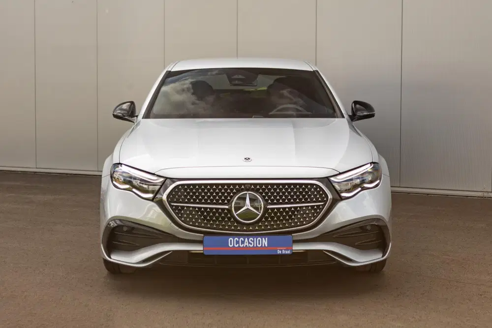 Mercedes-Benz E-Klasse 200 AMG Line uit 2025, foto 4