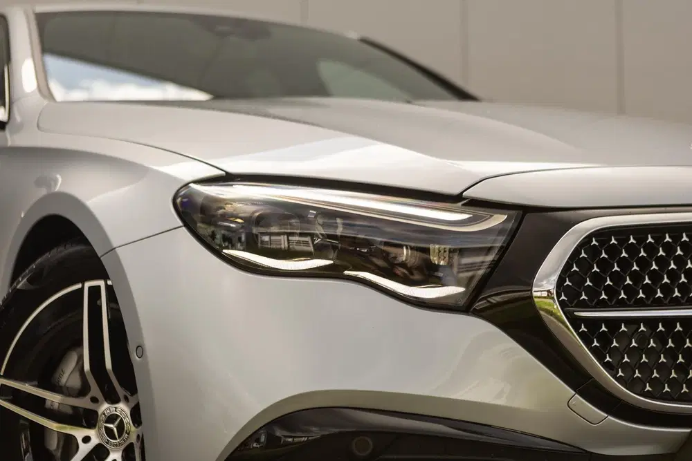 Mercedes-Benz E-Klasse 200 AMG Line uit 2025, foto 5