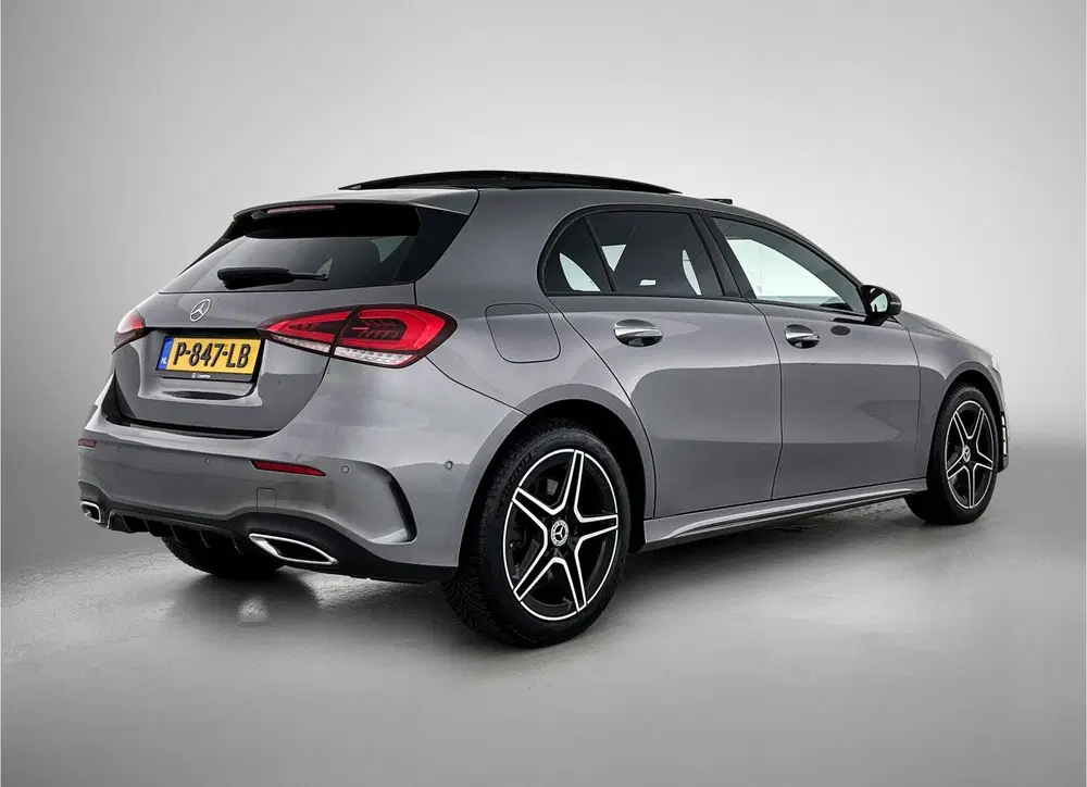 Mercedes-Benz A-Klasse 250 e AMG Line uit 2022, foto 2