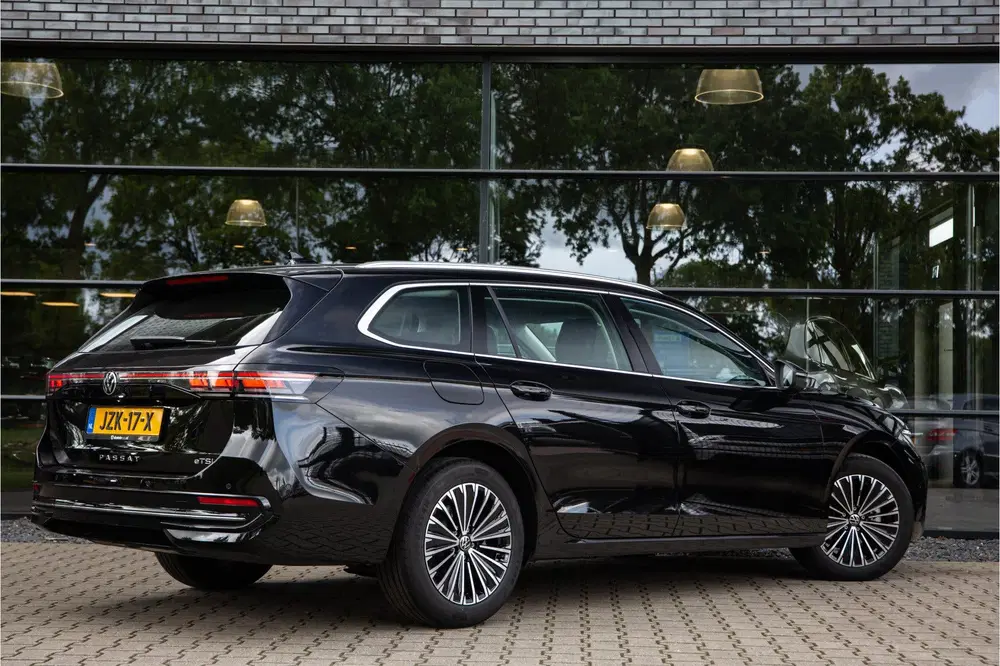 Volkswagen Passat 1.5 eTSI Elegance Business uit 2025, foto 2