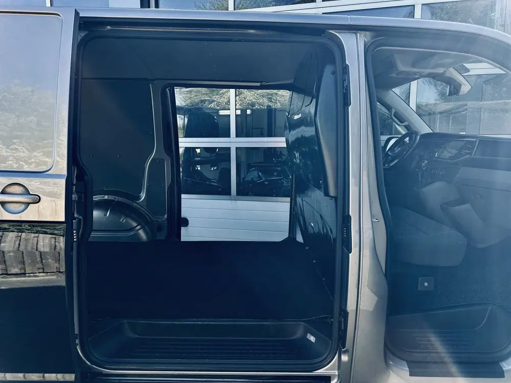 Volkswagen Transporter 2.0 TDI L1H1 uit 2020, foto 4
