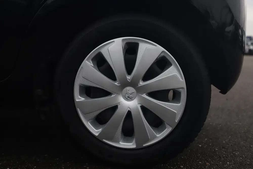 Peugeot 108 1.0 e-VTi Active Radio Bluetooth Airco Ele uit 2021, foto 6