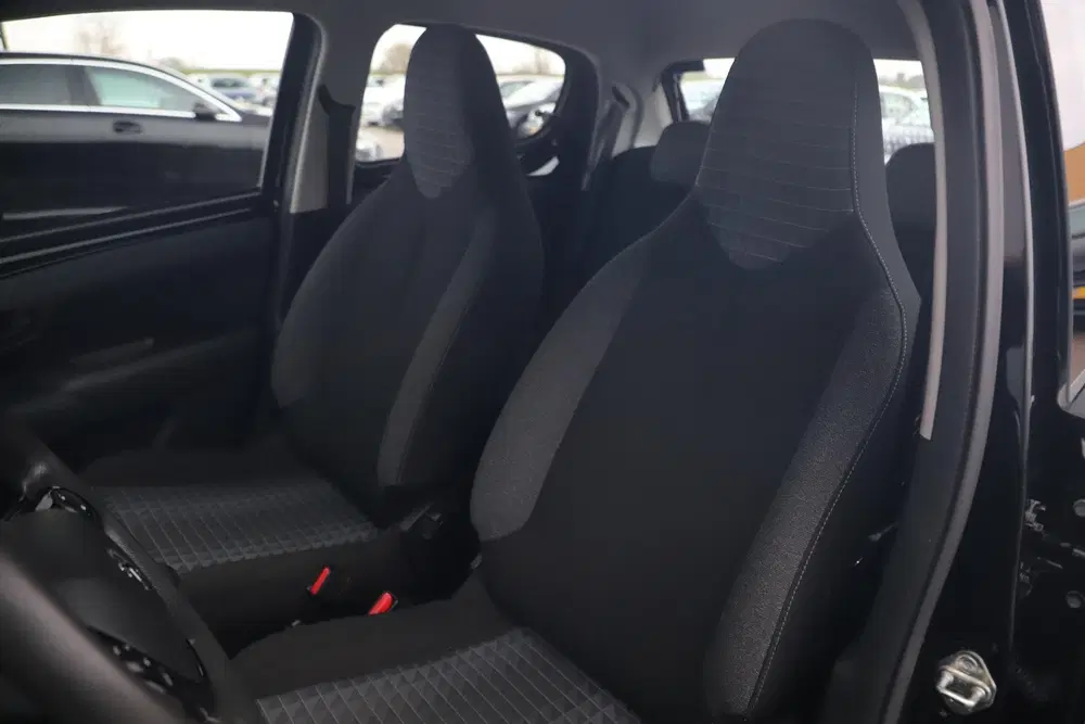 Peugeot 108 1.0 e-VTi Active Radio Bluetooth Airco Ele uit 2021, foto 8