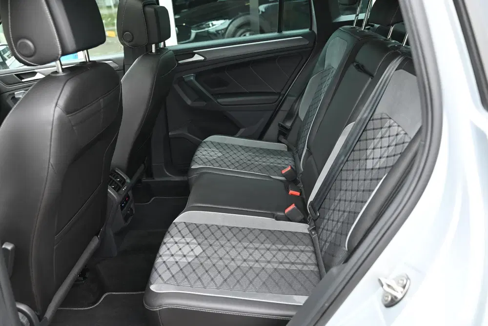 Volkswagen Tiguan 1.4 TSI eHybrid R-Line Business+ uit 2022, foto 13
