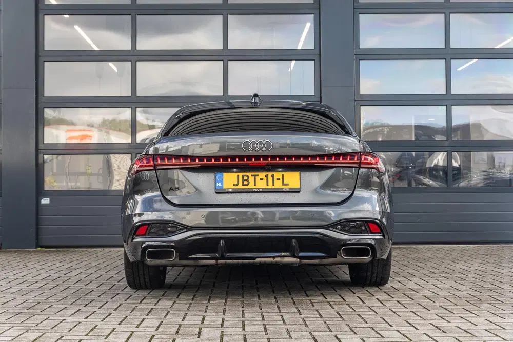 Audi A5 2.0 e-hybrid 299pk quattro S edition uit 2025, foto 12