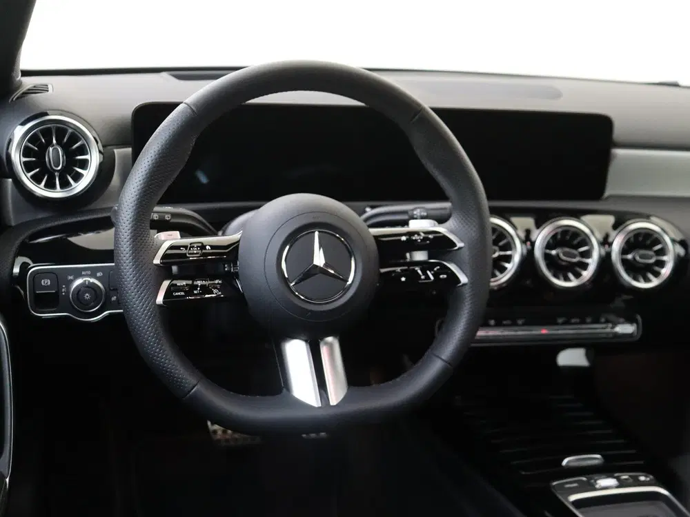 Mercedes-Benz A-Klasse 250 e Star Edition AMG Line uit 2025, foto 10