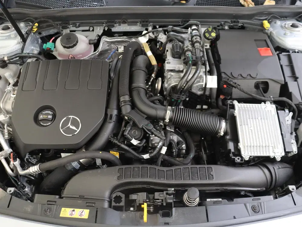 Mercedes-Benz A-Klasse 250 e Star Edition AMG Line uit 2025, foto 3