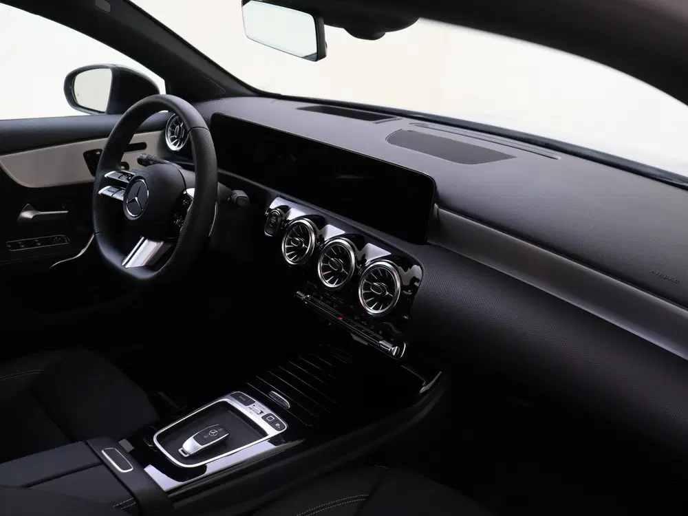 Mercedes-Benz A-Klasse 250 e Star Edition AMG Line uit 2025, foto 5