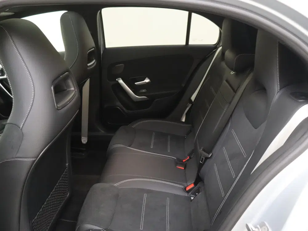 Mercedes-Benz A-Klasse 250 e Star Edition AMG Line uit 2025, foto 6
