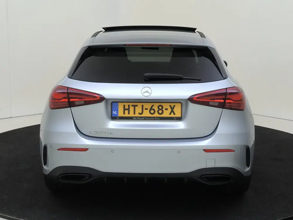 Mercedes-Benz A-Klasse 250 e Star Edition AMG Line uit 2025, foto 8