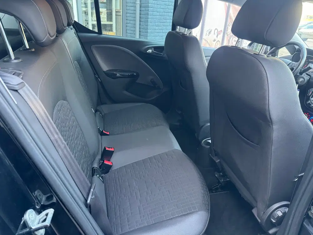 Opel Corsa 1.4 Online Edition uit 2019, foto 11
