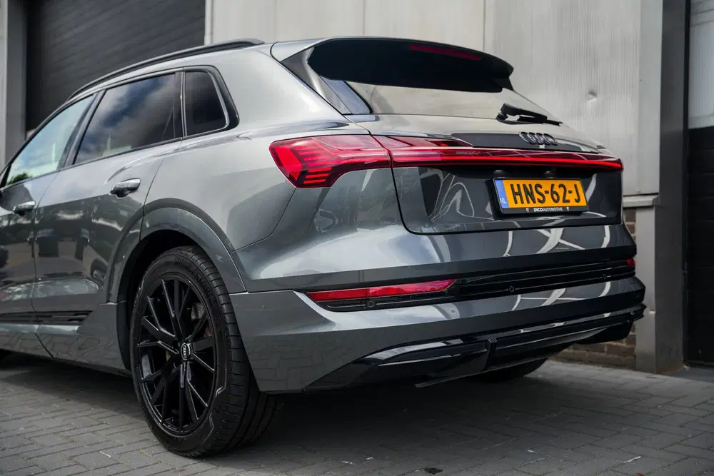 Audi e-tron 55 Quattro 408 pk Edition 95 kWh S-Line uit 2021, foto 11