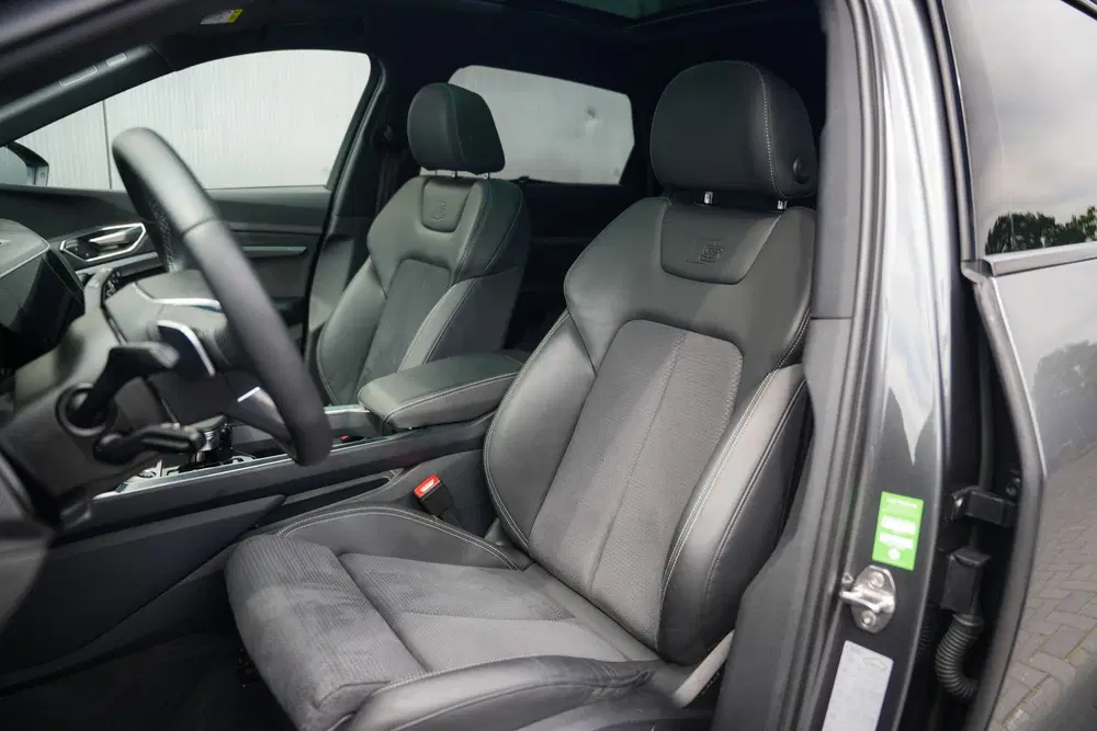 Audi e-tron 55 Quattro 408 pk Edition 95 kWh S-Line uit 2021, foto 2