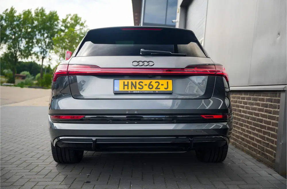 Audi e-tron 55 Quattro 408 pk Edition 95 kWh S-Line uit 2021, foto 9