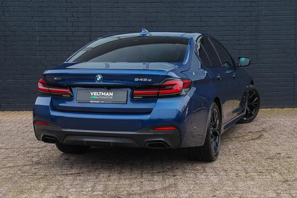 BMW 5-serie 545e xDrive M-SPORT LASER HARMAN KARDON CA uit 2023, foto 9