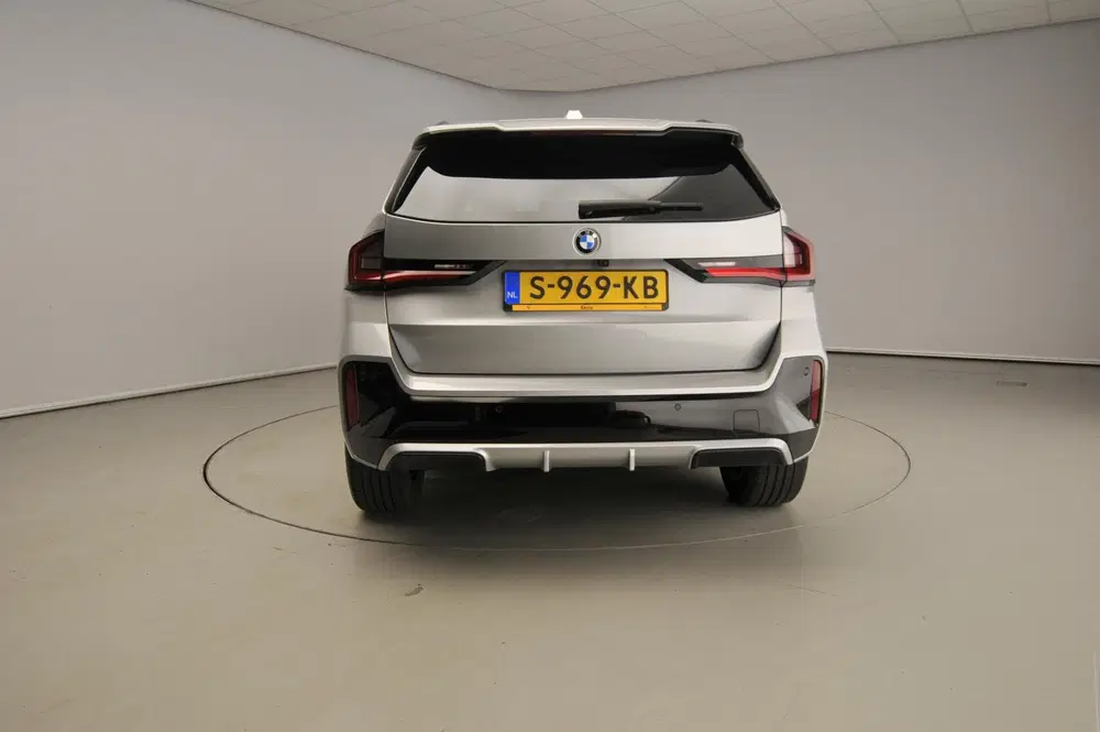BMW X1 sDrive18i uit 2023, foto 3