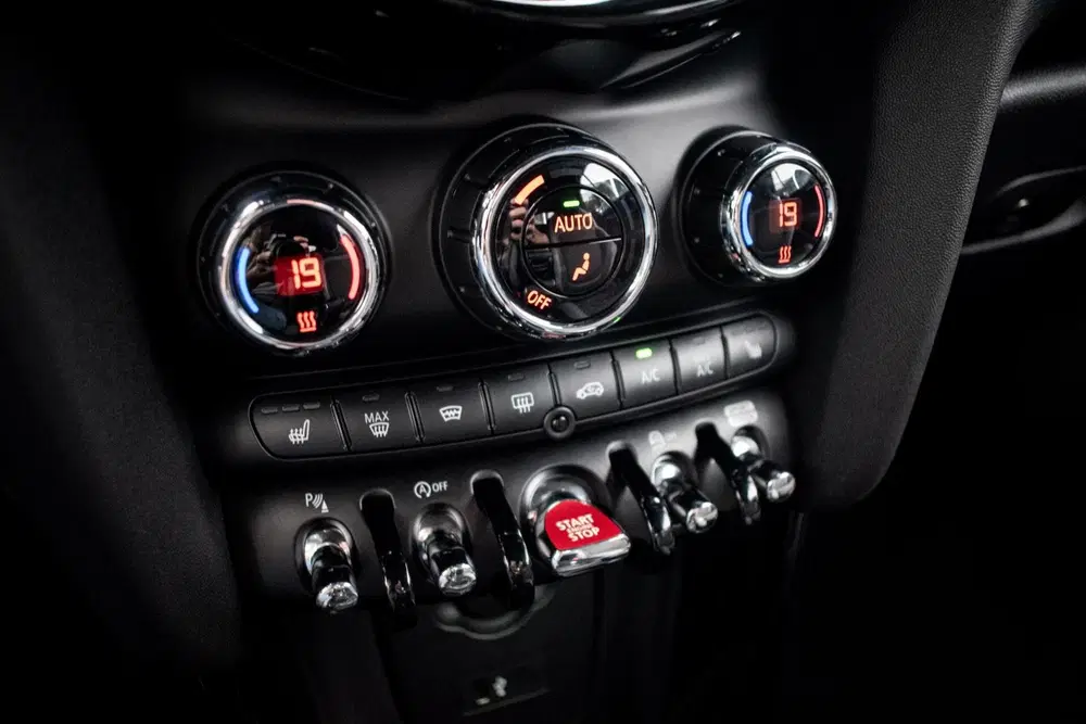 Mini Cabrio 2.0 Cooper S John Cooper Works F1 uit 2021, foto 14
