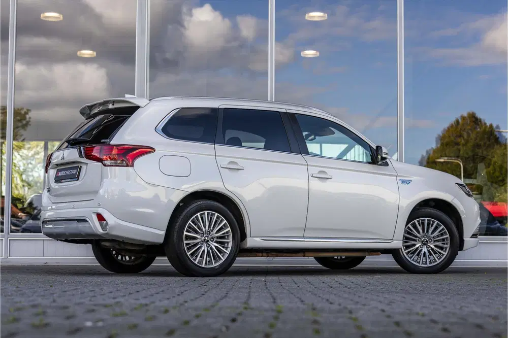 Mitsubishi Outlander 2.4 PHEV Instyle uit 2019, foto 2