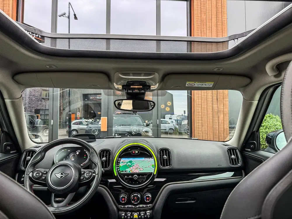 Mini Countryman Mini Countryman Cooper S E ALL4 Chili 220p uit 2020, foto 2