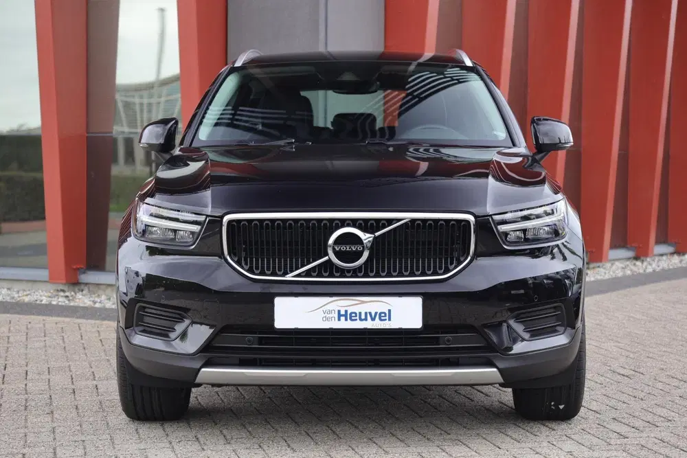 Volvo XC40 T4 Momentum uit 2019, foto 2