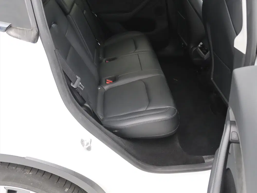 Tesla Model Y Long Range AWD 75kWh 351pk 92.8% SoH [ TRE uit 2023, foto 13