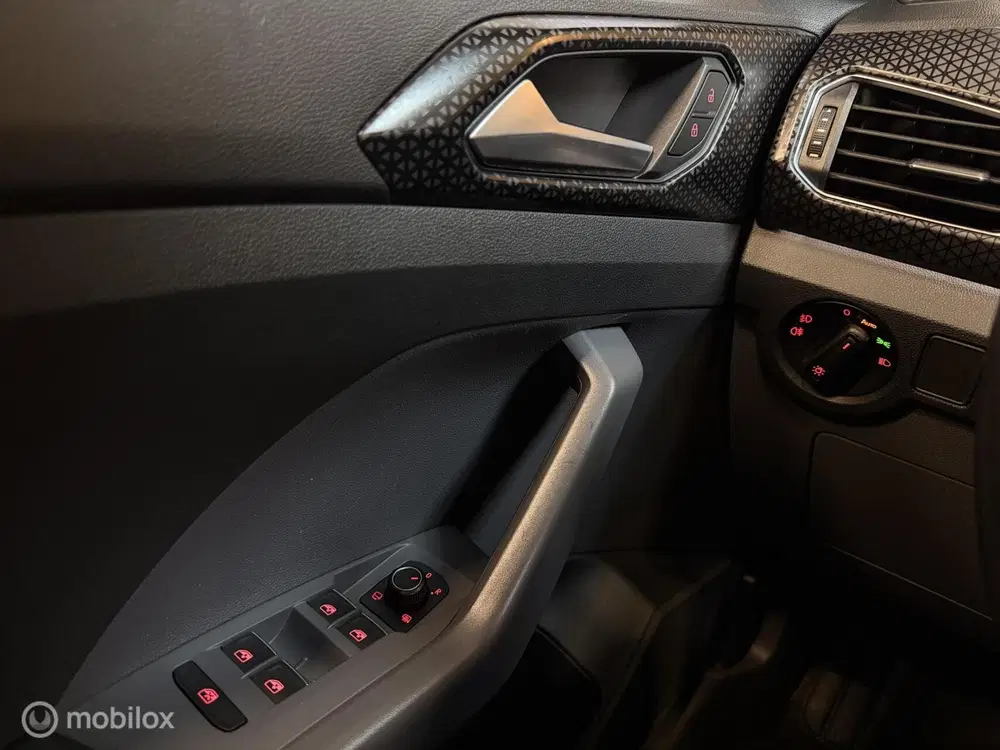 Volkswagen T-Cross 1.0 TSI DSG R-Line BEATS VIRTUAL CARPLAY uit 2019, foto 13
