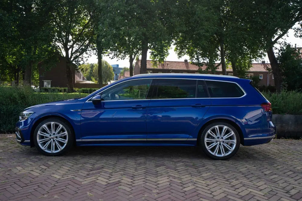 Volkswagen Passat 1.5 TSI R-Line Business + Automaat uit 2020, foto 2
