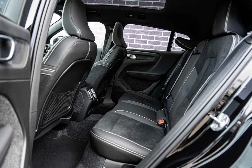 Volvo EC40 Twin Motor Ultra Black Edition Europa 82 k uit 2026, foto 8