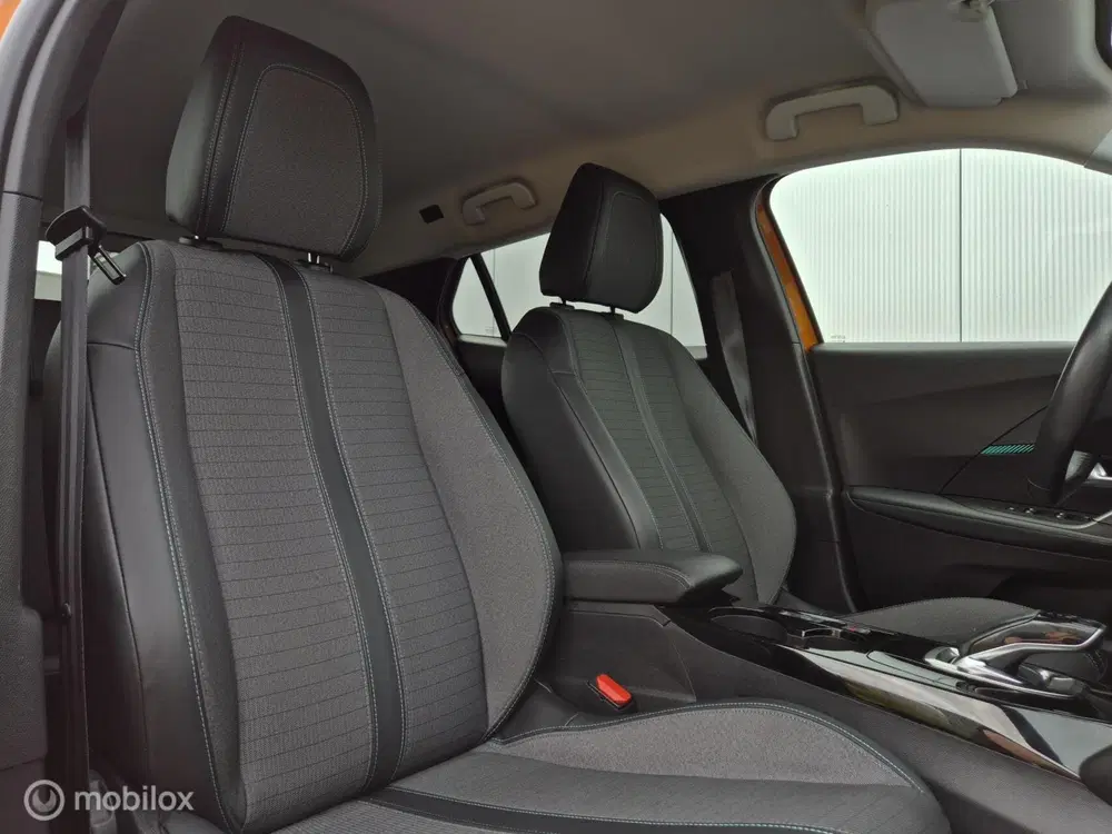 Peugeot 2008 1.2 PURETECH ALLURE AUTOMAAT uit 2021, foto 15