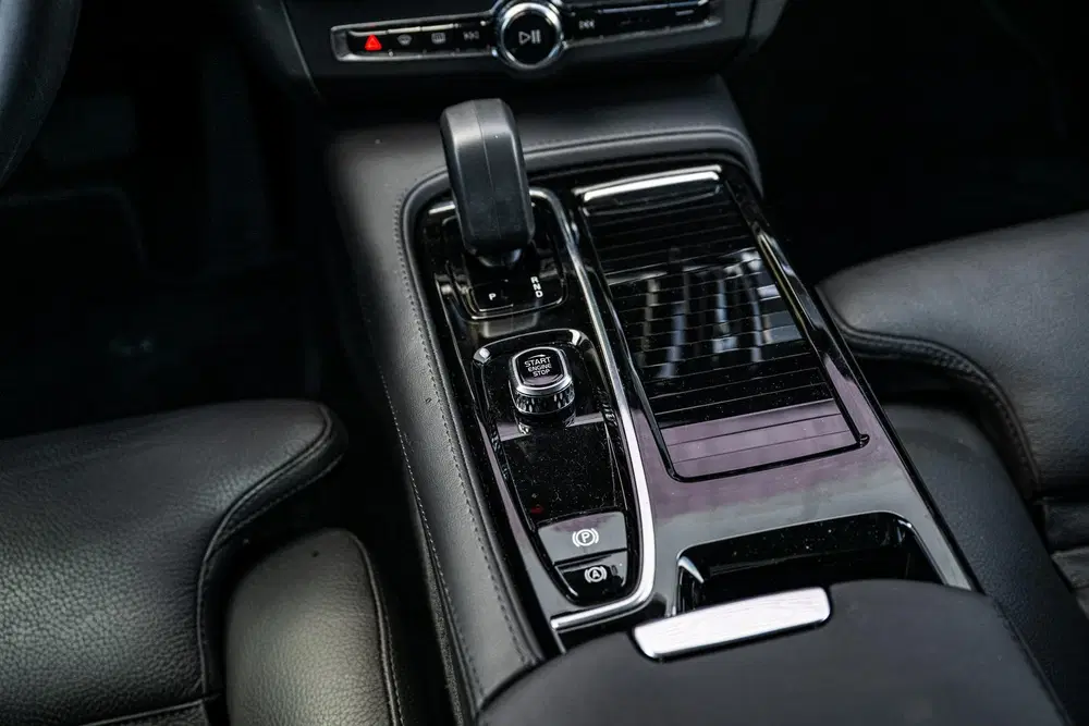 Volvo V90 2.0 T6 Plug-in Hybrid AWD Plus Dark uit 2024, foto 14