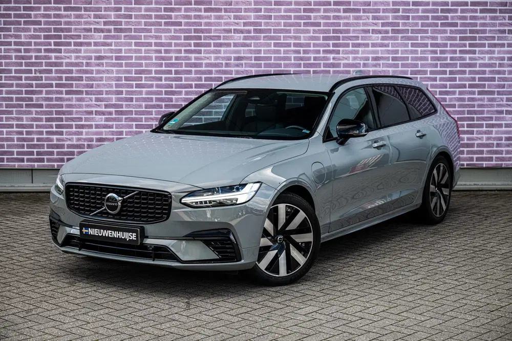 Volvo V90 2.0 T6 Plug-in Hybrid AWD Plus Dark uit 2024, foto 15