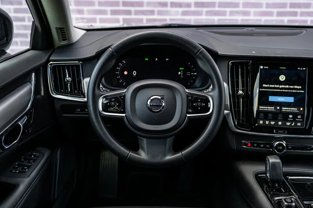 Volvo V90 2.0 T6 Plug-in Hybrid AWD Plus Dark uit 2024, foto 3