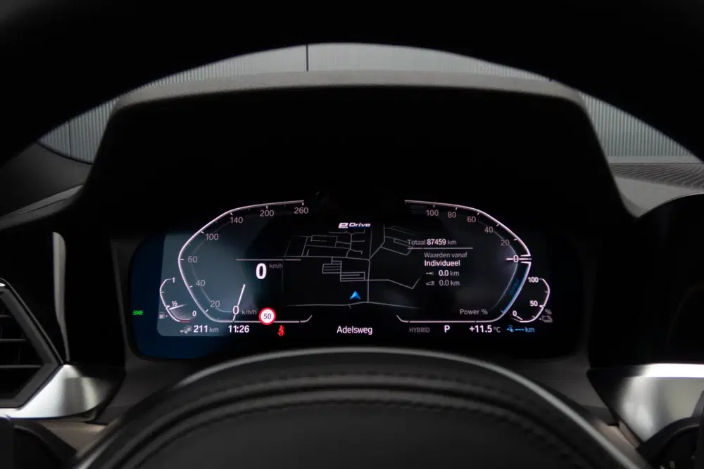 BMW 3-serie 330e High Executive uit 2021, foto 11