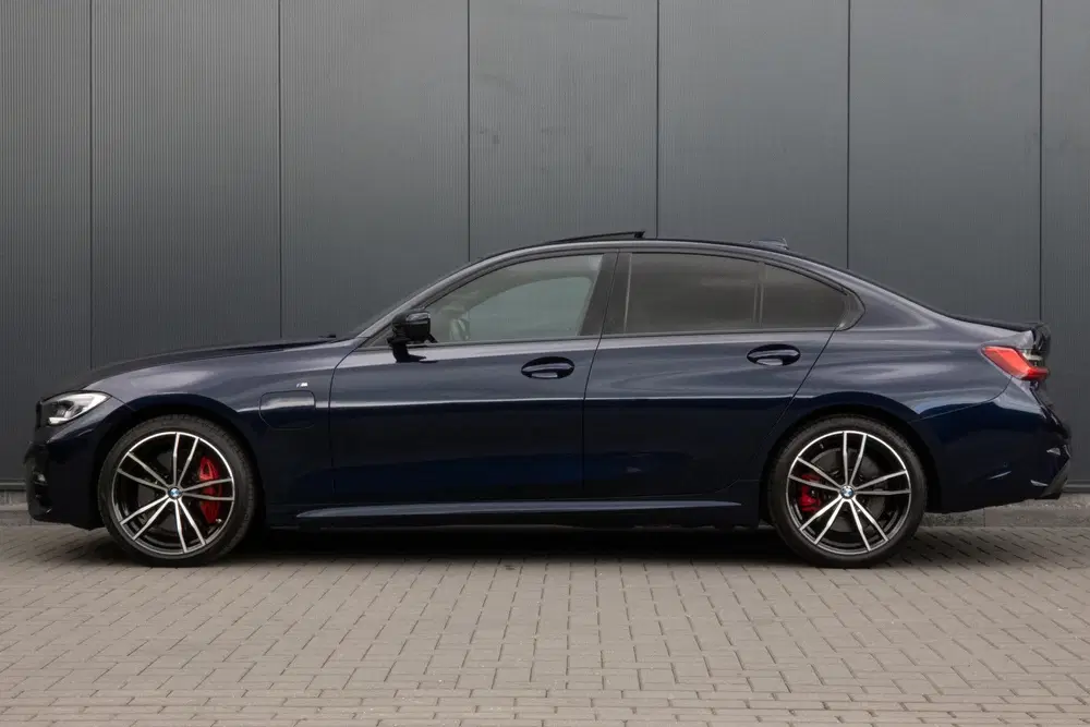 BMW 3-serie 330e High Executive uit 2021, foto 15