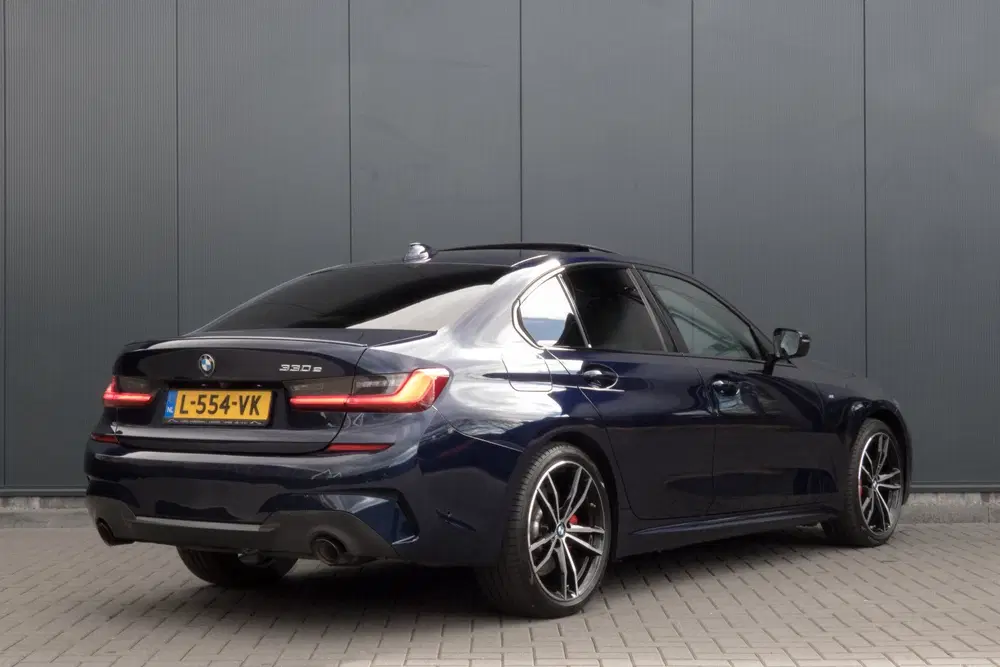 BMW 3-serie 330e High Executive uit 2021, foto 2